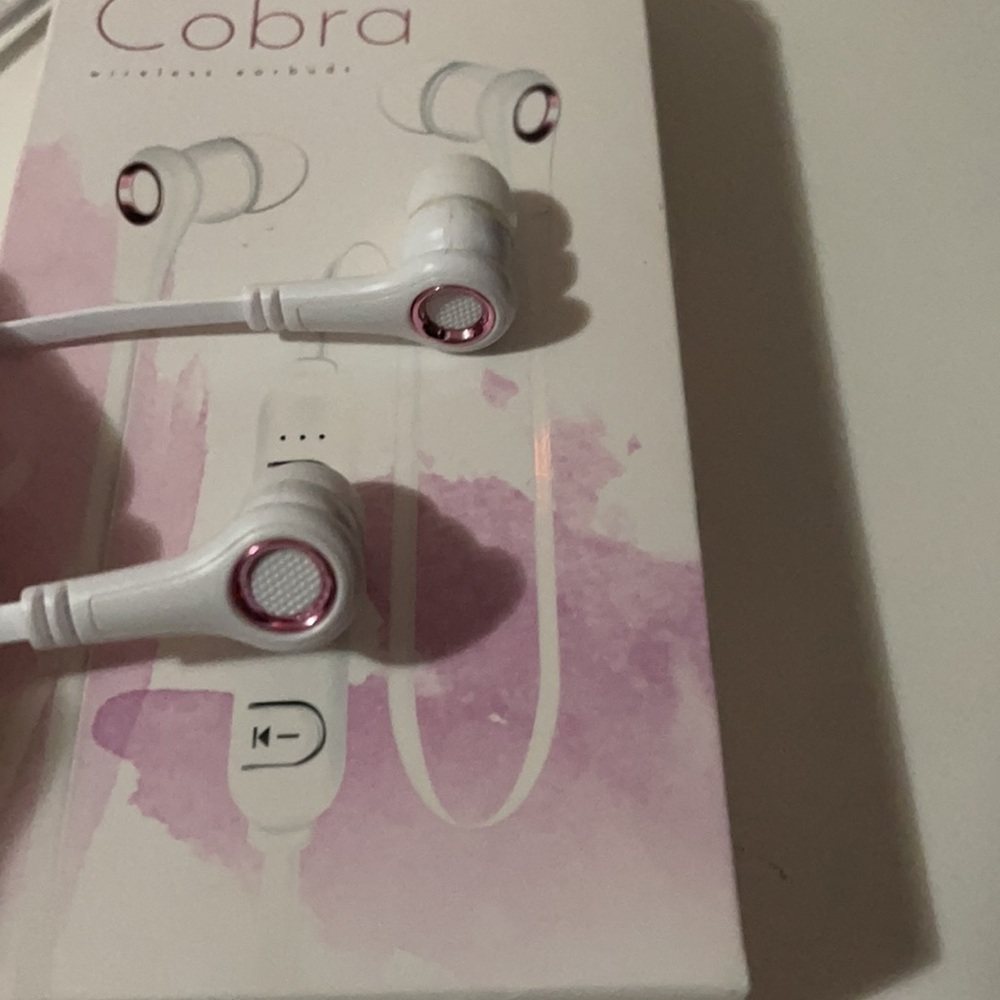 CYLO Cobra Bluetooth earbuds